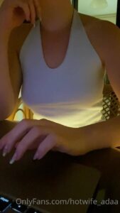 Buraya evde sicaktan sikilmis bunalmis bir Ada birakiyorum