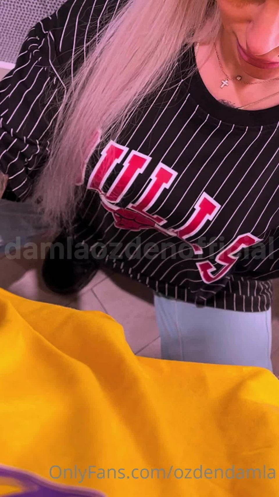Avmde magaza kabinde sakso cekerken yakalandim Avmde magaza kabinde sakso cekerken yakalandim