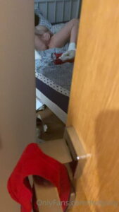 Takipcimle goruntulu yaparken sevgilim Kapi arkasindan kamerayla cekmis